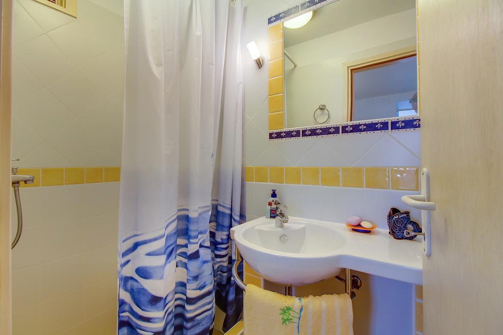 Apartment Neno - Terrace & Parking Veli Lošinj المظهر الخارجي الصورة